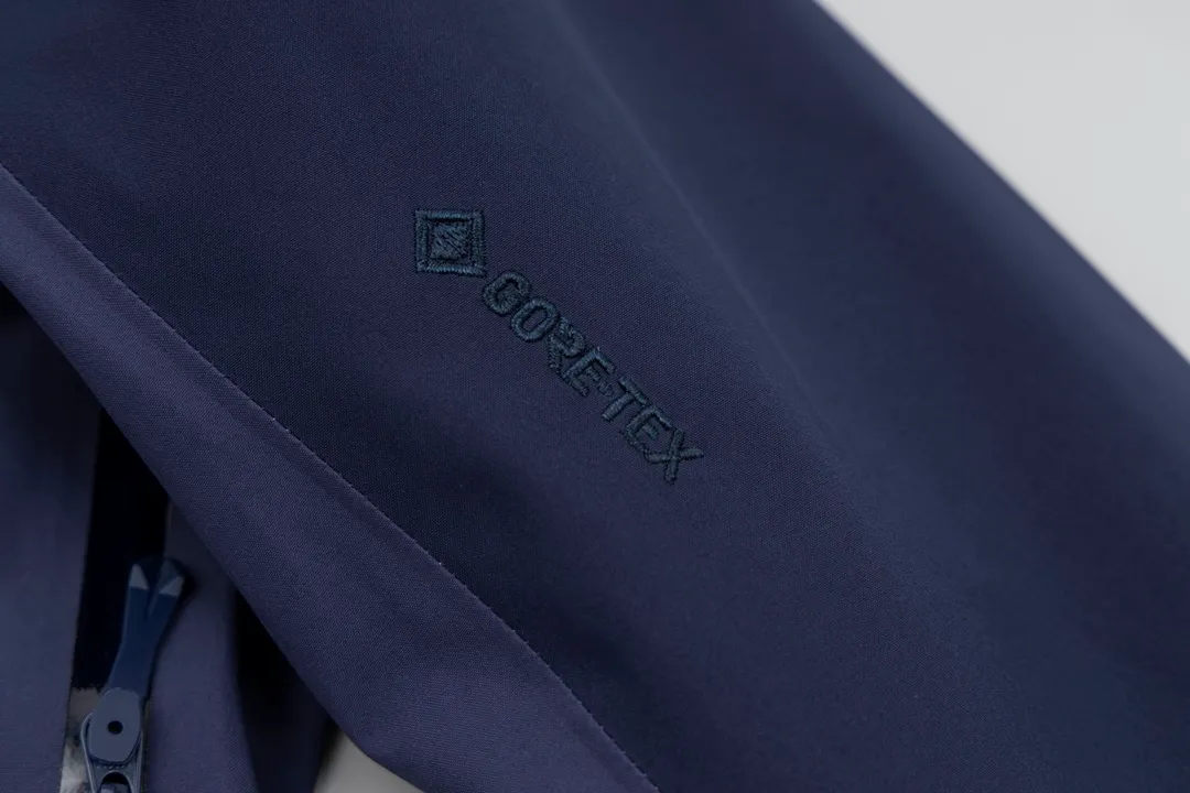 Arc'teryx Gore-tex ， ， ， 。 bluesign@ N 3LGORE-TEX ， Wear-Resistant， 、 Breathable， ， 20000 Breathable 10000 E 3D ， 3D ， ， ， Authentic YKK ， ， ， ， ， Factory ， ， ， 。 ， ， ，Lightweight ， Series ， Quality ！！